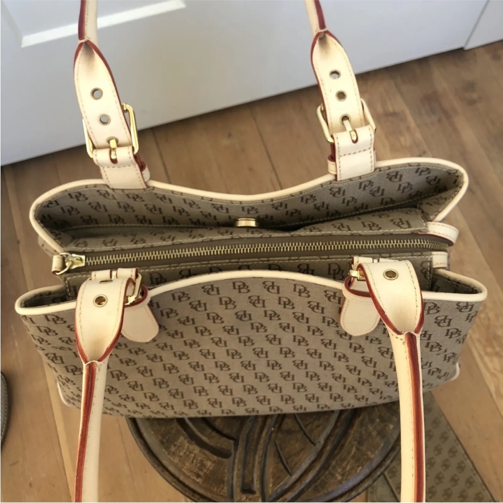 Vintage Dooney & Bourke monogram handbag | accessories included! - Picture 4 of 16
